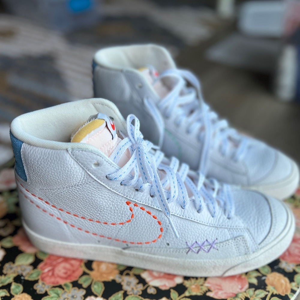 Women’s Nike Blazer Mid 77, Leather Sneakers with Colorful Stitches *EUC*